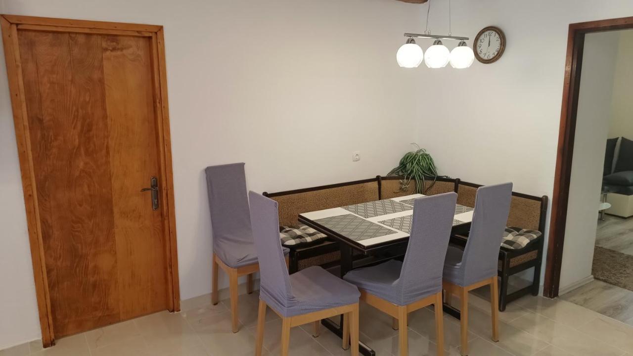 Apartment Dinka Kornić Exteriör bild