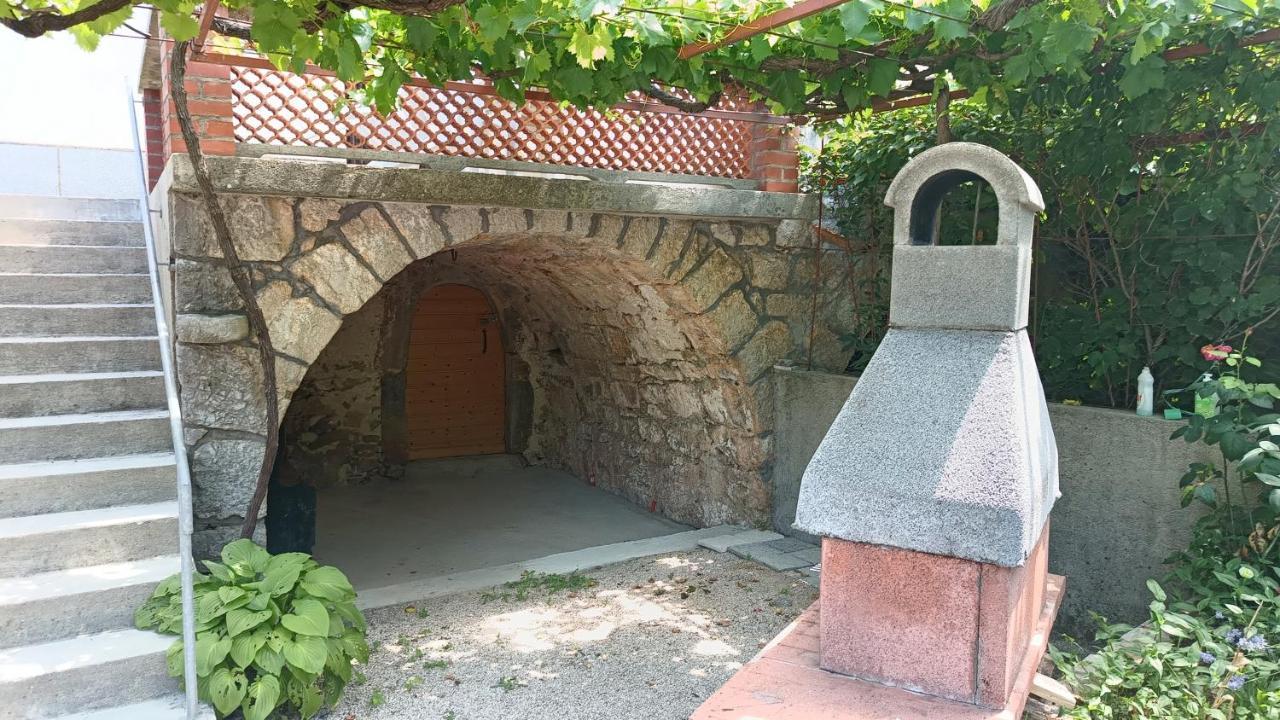 Apartment Dinka Kornić Exteriör bild