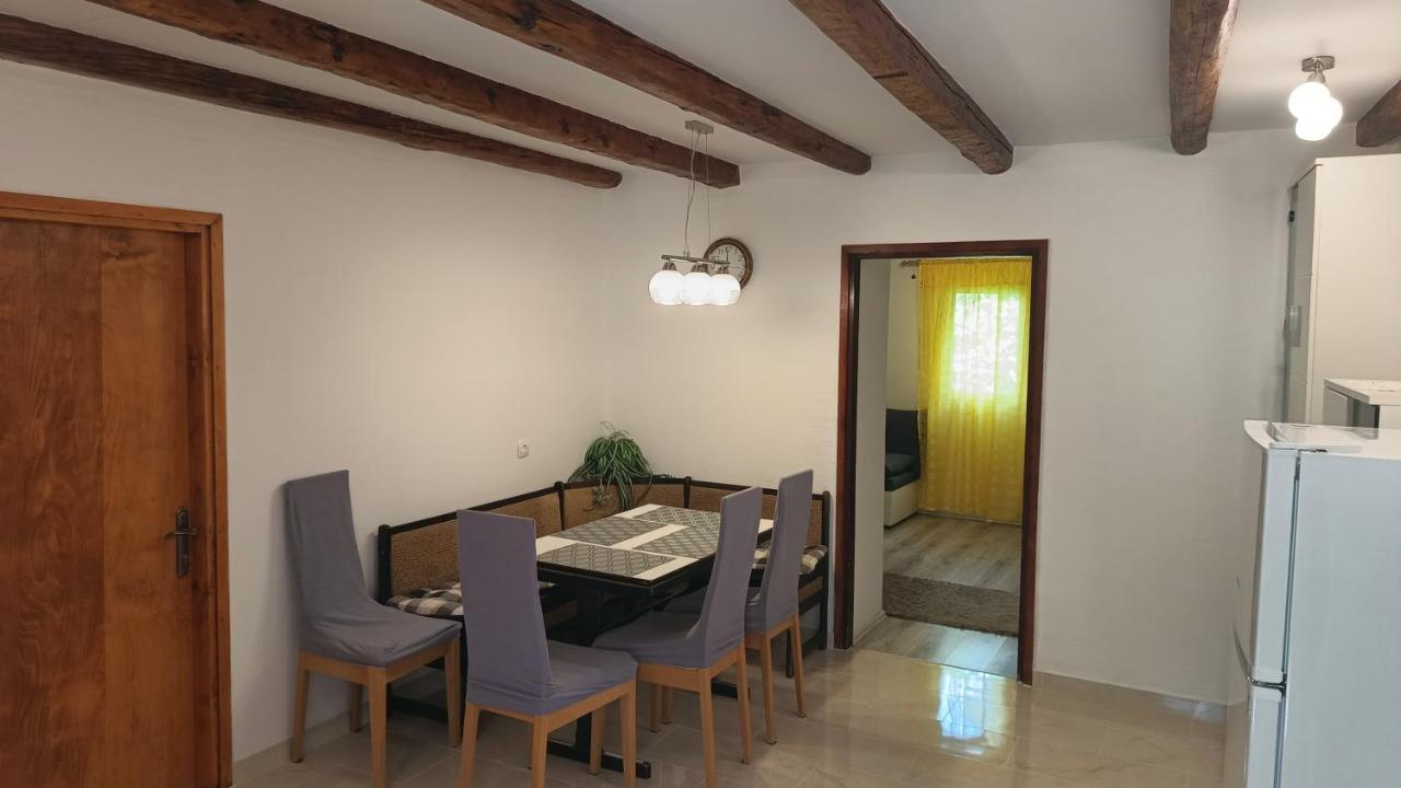 Apartment Dinka Kornić Exteriör bild