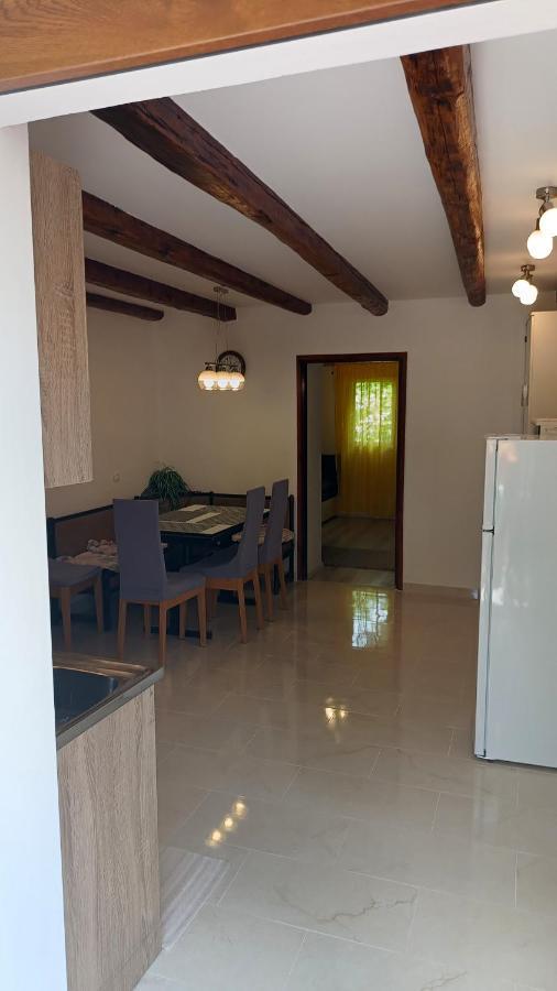 Apartment Dinka Kornić Exteriör bild