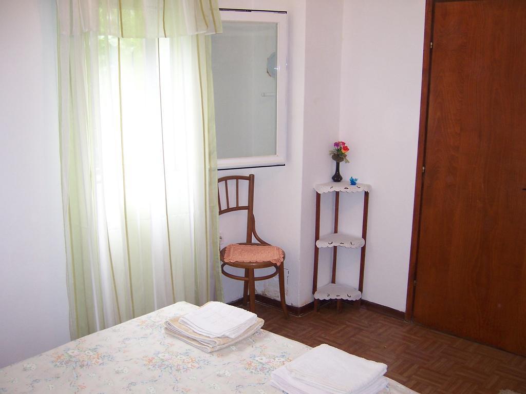Apartment Dinka Kornić Rum bild