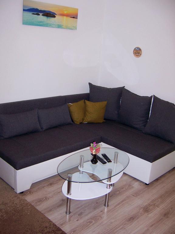 Apartment Dinka Kornić Exteriör bild